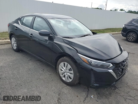 2025 Nissan Sentra S z VIN 3N1AB8BV6SY304550, wystawiony jako Copart lot #57815045 z przebiegiem 3 078 mil mil oraz Szkoda całkowita • Salvage title. Historia ofert i sprzedaży dostępna na DreamBid. Obrazek 4.