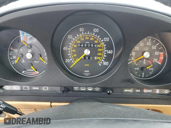 1986 Mercedes-Benz 560 SL z VIN WDBBA48D9GA042092, wystawiony jako Copart lot #82438564 z przebiegiem 43 758 mil mil oraz Szkoda całkowita • Salvage title. Historia ofert i sprzedaży dostępna na DreamBid. Obrazek 9.