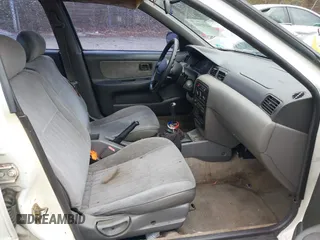 1996 Nissan Sentra XE z VIN 1N4AB41D0TC763104, wystawiony jako IAAI lot #41303640 z przebiegiem 307 682 mil mil oraz . Historia ofert i sprzedaży dostępna na DreamBid. Obrazek 5.