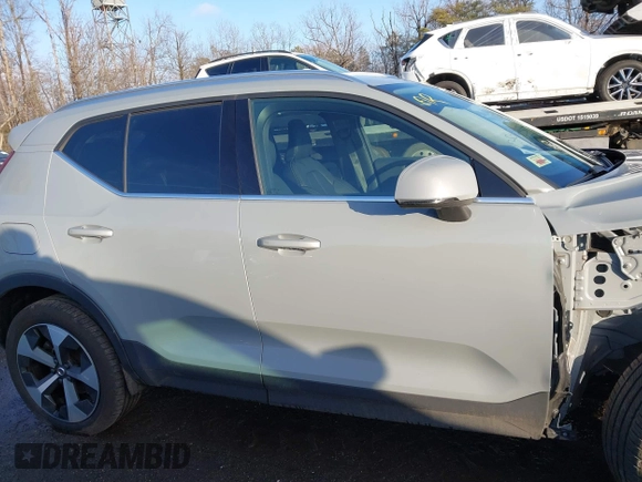 2024 Volvo XC40 Plus Bright Theme with VIN YV4L12UE9R2298185, listed as a IAAI auction lot 41511005 with 21,629 mi miles. Bid and sale history available at carsss.com. Image 13.