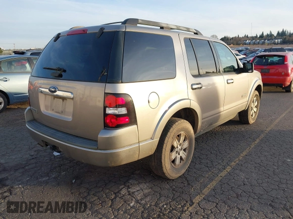 2008 Ford Explorer XLT z VIN 1FMEU63E28UA84438, wystawiony jako IAAI lot #41369828 z przebiegiem 172 585 mil mil oraz . Historia ofert i sprzedaży dostępna na DreamBid. Obrazek 4.