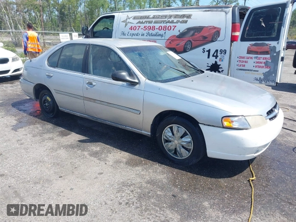 1999 Nissan Altima XE with VIN 1N4DL01D7XC181770, listed as a IAAI auction lot 41747919 with 197,601 mi miles. Bid and sale history available at carsss.com. Image 1.