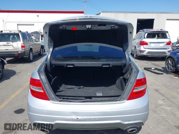 2013 Mercedes-Benz C 300 Sport с VIN WDDGF8AB2DR289465, выставлен на аукционе IAAI как лот 42211273 с пробегом 124 674 миль миль и . История ставок и продаж доступна на DreamBid. Изображение 16.
