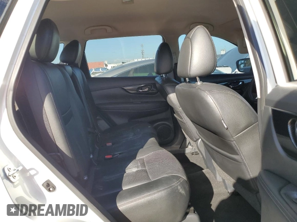 2017 Nissan Rogue S z VIN 5N1AT2MT1HC818371, wystawiony jako Copart lot #45397575 z przebiegiem 79 052 mil mil oraz Nie do naprawy • Non repairable. Historia ofert i sprzedaży dostępna na DreamBid. Obrazek 11.