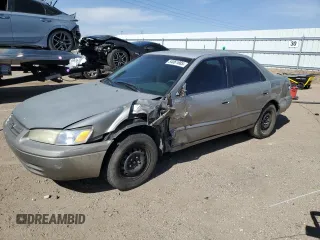 1999 Toyota Camry LE с VIN JT2BG22KXX0284593, выставлен на аукционе Copart как лот 54061685 с пробегом 229 047 миль миль и Списание • Salvage title. История ставок и продаж доступна на DreamBid. Изображение 1.