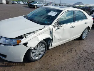 2012 Lincoln MKZ z VIN 3LNHL2JC1CR822059, wystawiony jako IAAI lot #42446311 z przebiegiem 93 202 mil mil oraz . Historia ofert i sprzedaży dostępna na DreamBid. Obrazek 6.