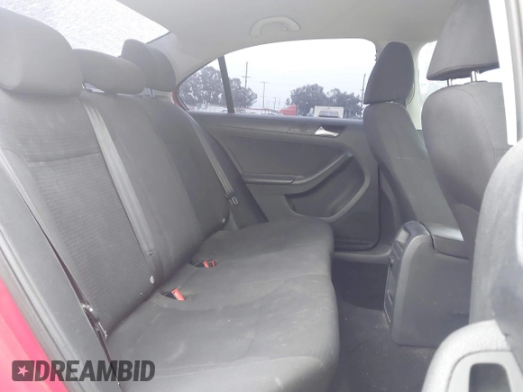 2015 Volkswagen Jetta S z VIN 3VW1K7AJ1FM302365, wystawiony jako IAAI lot #42282246 z przebiegiem 131 405 mil mil oraz . Historia ofert i sprzedaży dostępna na DreamBid. Obrazek 8.