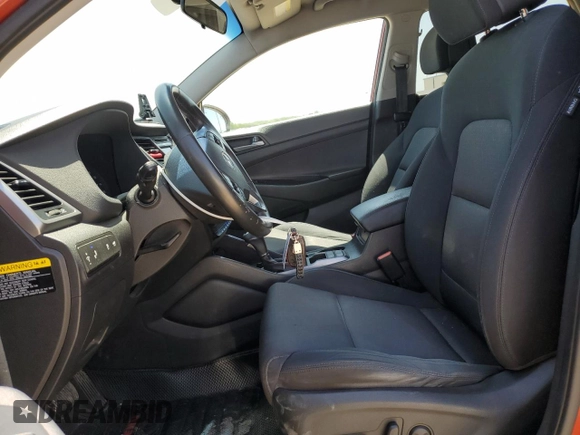 2017 Hyundai Tucson Sport z VIN KM8J33A25HU356909, wystawiony jako Copart lot #52573445 z przebiegiem 164 029 mil mil oraz Szkoda całkowita • Salvage title. Historia ofert i sprzedaży dostępna na DreamBid. Obrazek 7.