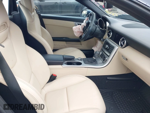 2014 Mercedes-Benz SLK 350 z VIN WDDPK5HA9EF065958, wystawiony jako IAAI lot #41474434 z przebiegiem 21 653 mil mil oraz . Historia ofert i sprzedaży dostępna na DreamBid. Obrazek 5.