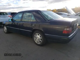 1995 Mercedes-Benz E Class with VIN WDBEB31E4SC189408, listed as a Copart auction lot 77788744 with 242,362 mi miles and Clean Title. Bid and sale history available at carsss.com. Image 2.