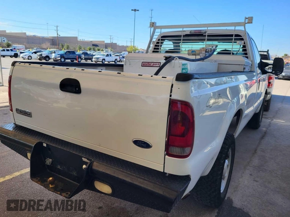 2007 Ford F-250 XL z VIN 1FTNF21517EB22731, wystawiony jako IAAI lot #42563444 z przebiegiem 165 792 mil mil oraz . Historia ofert i sprzedaży dostępna na DreamBid. Obrazek 16.