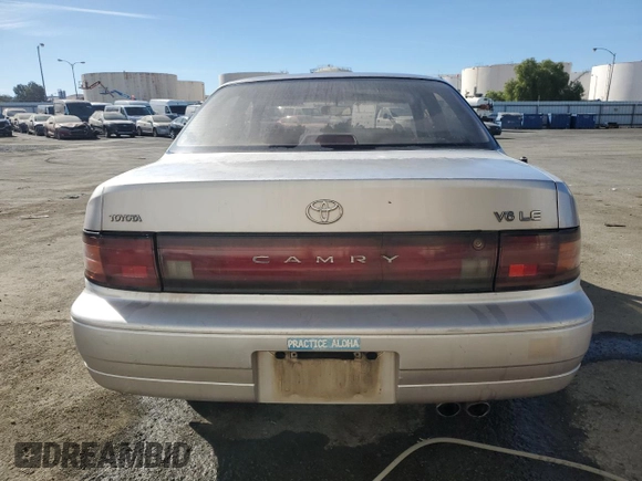 1994 Toyota Camry LE z VIN JT2GK12EXR0070117, wystawiony jako Copart lot #75997244 z przebiegiem 185 759 mil mil oraz Czysty tytuł • Clean title. Historia ofert i sprzedaży dostępna na DreamBid. Obrazek 6.