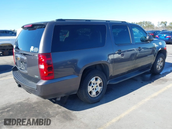 2010 Chevrolet Suburban LS with VIN 1GNUCHE07AR125498, listed as a IAAI auction lot 41427576 with 266,150 mi miles. Bid and sale history available at carsss.com. Image 4.