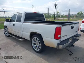 2005 Chevrolet Silverado 1500 LS with VIN 2GCEC19T851312059, listed as a IAAI auction lot 42038341 with 223,642 mi miles and . Bid and sale history available at DreamBid. Image 3.