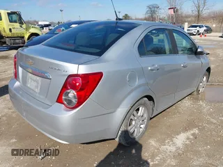 2014 Chevrolet Sonic LT с VIN 1G1JC5SH4E4152805, выставлен на аукционе IAAI как лот 41923555 с пробегом 180 068 миль миль и . История ставок и продаж доступна на DreamBid. Изображение 4.
