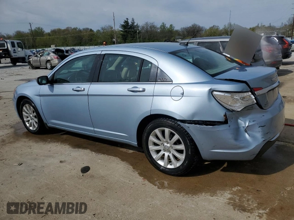 2014 Chrysler 200 Limited z VIN 1C3CCBCG9EN172972, wystawiony jako Copart lot #53242875 z przebiegiem 173 383 mil mil oraz Szkody całkowita. Historia ofert i sprzedaży dostępna na DreamBid. Obrazek 2.