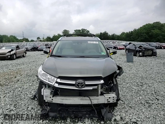 2018 Toyota Highlander SE with VIN 5TDJZRFH8JS888491, listed as a Copart auction lot 61197555 with Not provided miles and Salvage title. Bid and sale history available at DreamBid. Image 14.