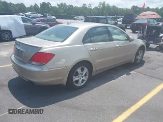 2006 Acura RL z VIN JH4KB16516C000770, wystawiony jako IAAI lot #42440843 z przebiegiem 358 425 mil mil oraz . Historia ofert i sprzedaży dostępna na DreamBid. Obrazek 4.