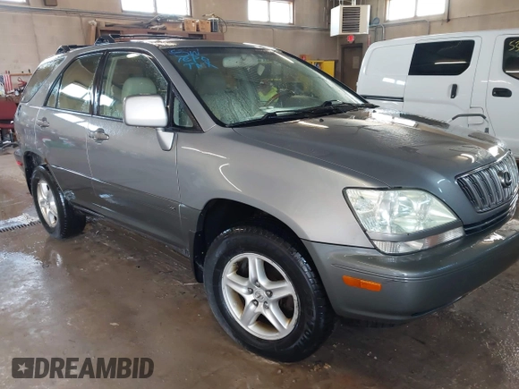 2002 Lexus RX 300 with VIN JTJHF10U720289890, listed as a IAAI auction lot 41898185 with 261,514 mi miles. Bid and sale history available at carsss.com. Image 1.