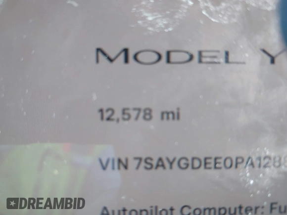 2023 Tesla Model Y Long Range z VIN 7SAYGDEE0PA128888, wystawiony jako IAAI lot #41410085 z przebiegiem 12 578 mil mil oraz . Historia ofert i sprzedaży dostępna na DreamBid. Obrazek 15.