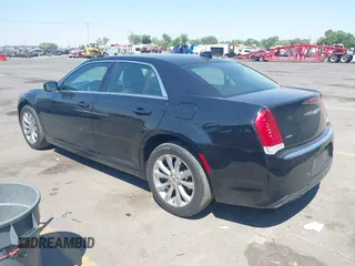 2016 Chrysler 300 Limited z VIN 2C3CCARG7GH314121, wystawiony jako IAAI lot #39842419 z przebiegiem 40 046 mil mil oraz . Historia ofert i sprzedaży dostępna na DreamBid. Obrazek 3.
