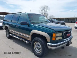1998 GMC Suburban z VIN 1GKGK26J4WJ734958, wystawiony jako IAAI lot #41878070 z przebiegiem 131 528 mil mil oraz . Historia ofert i sprzedaży dostępna na DreamBid. Obrazek 1.