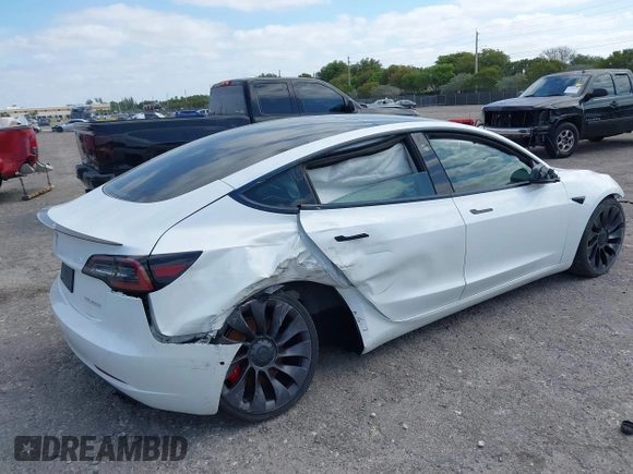 2021 Tesla Model 3 Performance z VIN 5YJ3E1EC5MF984891, wystawiony jako IAAI lot #42071151 z przebiegiem 72 883 mil mil oraz . Historia ofert i sprzedaży dostępna na DreamBid. Obrazek 4.