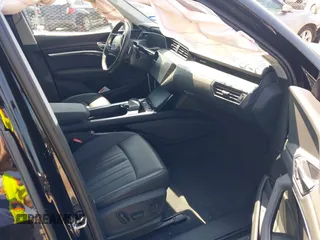 2022 Audi e-tron Premium Plus with VIN WA1LABGE6NB022565, listed as a IAAI auction lot 42402533 with 25,075 mi miles and . Bid and sale history available at DreamBid. Image 5.