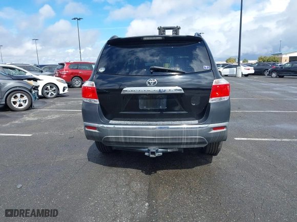 2011 Toyota Highlander with VIN 5TDZK3EH4BS039353, listed as a IAAI auction lot 40909367 with 126,024 mi miles. Bid and sale history available at carsss.com. Image 17.