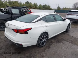 2019 Nissan Altima SR z VIN 1N4BL4CV4KC130272, wystawiony jako IAAI lot #41995625 z przebiegiem 200 000 mil mil oraz . Historia ofert i sprzedaży dostępna na DreamBid. Obrazek 4.