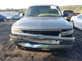 2002 Chevrolet Tahoe LT with VIN 1GNEC13Z92J176384, listed as a IAAI auction lot 41747731 with 190,439 mi miles. Bid and sale history available at carsss.com. Image 6.