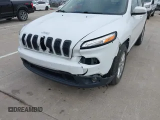 2017 Jeep Cherokee Latitude z VIN 1C4PJMCS0HW547004, wystawiony jako IAAI lot #42286345 z przebiegiem 153 186 mil mil oraz . Historia ofert i sprzedaży dostępna na DreamBid. Obrazek 6.