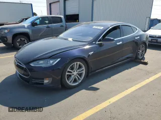 2013 Tesla Model S z VIN 5YJSA1CNXDFP18794, wystawiony jako Copart lot #65090105 z przebiegiem 168 102 mil mil oraz Czysty tytuł • Clean title. Historia ofert i sprzedaży dostępna na DreamBid. Obrazek 1.