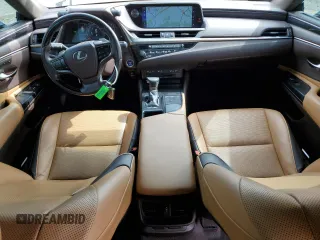 2020 Lexus ES 300h z VIN 58AD21B11LU004650, wystawiony jako Copart lot #56119995 z przebiegiem 140 172 mil mil oraz Nie do naprawy • Non repairable. Historia ofert i sprzedaży dostępna na DreamBid. Obrazek 8.