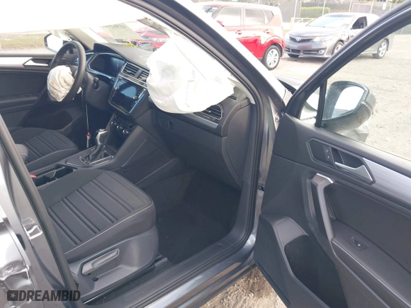 2024 Volkswagen Tiguan S with VIN 3VVRB7AX6RM101156, listed as a IAAI auction lot 41562944 with 1,984 mi miles. Bid and sale history available at carsss.com. Image 5.