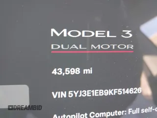 2019 Tesla Model 3 Long Range z VIN 5YJ3E1EB9KF514626, wystawiony jako IAAI lot #41067965 z przebiegiem 43 598 mil mil oraz . Historia ofert i sprzedaży dostępna na DreamBid. Obrazek 16.