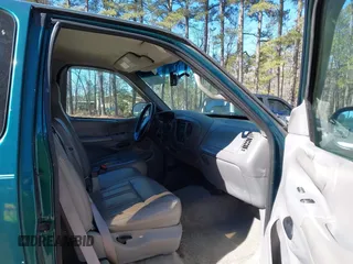 1997 Ford F-150 XL with VIN 1FTDX1860VNA37152, listed as a IAAI auction lot 41713372 with 200,777 mi miles. Bid and sale history available at carsss.com. Image 5.