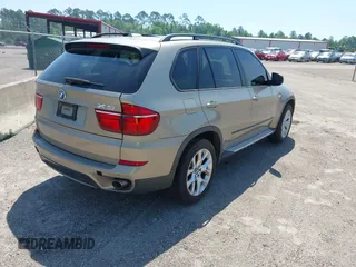 2011 BMW X5 35i z VIN 5UXZV4C57BL414643, wystawiony jako IAAI lot #42345726 z przebiegiem 123 819 mil mil oraz . Historia ofert i sprzedaży dostępna na DreamBid. Obrazek 4.