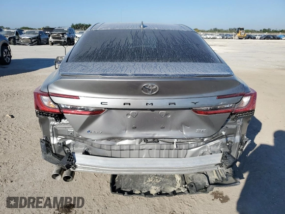 2025 Toyota Camry LE z VIN 4T1DAACK0SU539680, wystawiony jako Copart lot #42923805 z przebiegiem 7 571 mil mil oraz Szkoda całkowita • Salvage title. Historia ofert i sprzedaży dostępna na DreamBid. Obrazek 6.