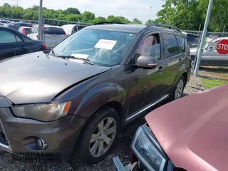 2010 Mitsubishi Outlander SE with VIN JA4AS3AW0AZ002972, listed as a IAAI auction lot 42220473 with 225,584 mi miles and . Bid and sale history available at DreamBid. Image 17.