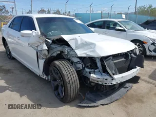 2021 Chrysler 300 with VIN 2C3CCABG5MH533004, listed as a IAAI auction lot 41916640 with 72,720 mi miles. Bid and sale history available at carsss.com. Image 6.