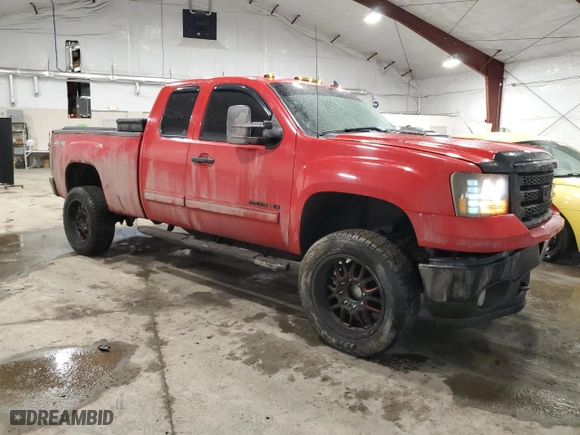 2011 GMC Sierra 2500HD SLE with VIN 1GT220CGXBZ309453, listed as a Copart auction lot 46461115 with 108,876 mi miles and Salvage Title. Bid and sale history available at carsss.com. Image 4.