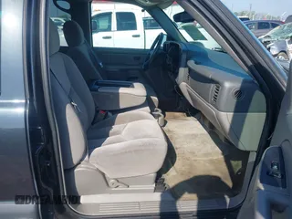 2004 Chevrolet Tahoe LS with VIN 1GNEC13V04R178784, listed as a IAAI auction lot 42013755 with 126,162 mi miles. Bid and sale history available at carsss.com. Image 5.