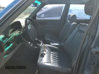 1986 Mercedes-Benz 560 with VIN WDBCA39DXGA213770, listed as a Copart auction lot 49787355 with 218,547 mi miles and Salvage Title. Bid and sale history available at DreamBid. Image 7.