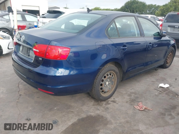 2014 Volkswagen Jetta SE z VIN 3VWD17AJ5EM369548, wystawiony jako IAAI lot #42588501 z przebiegiem 115 062 mil mil oraz . Historia ofert i sprzedaży dostępna na DreamBid. Obrazek 4.