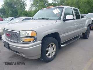2004 GMC Sierra Denali z VIN 2GTFK69U741354475, wystawiony jako IAAI lot #42334568 z przebiegiem 305 379 mil mil oraz . Historia ofert i sprzedaży dostępna na DreamBid. Obrazek 2.