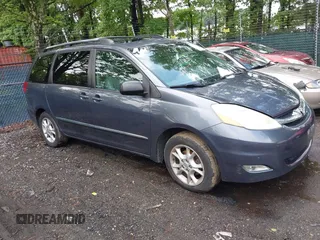 2006 Toyota Sienna XLE z VIN 5TDZA22C36S535207, wystawiony jako IAAI lot #42521737 z przebiegiem 147 801 mil mil oraz . Historia ofert i sprzedaży dostępna na DreamBid. Obrazek 1.
