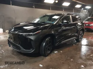 2024 Toyota bZ4X XLE z VIN JTMAAAAA3RA043494, wystawiony jako IAAI lot #41509723 z przebiegiem 5 279 mil mil oraz . Historia ofert i sprzedaży dostępna na DreamBid. Obrazek 22.