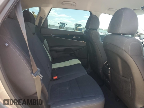 2019 Kia Sorento LX with VIN 5XYPG4A3XKG513733, listed as a Copart auction lot 53530915 with 172,370 mi miles and Non Repairable. Bid and sale history available at carsss.com. Image 11.