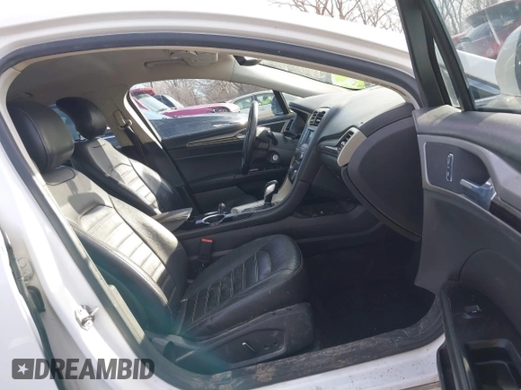 2013 Ford Fusion SE with VIN 3FA6P0HRXDR243139, listed as a IAAI auction lot 41441509 with 196,961 mi miles and . Bid and sale history available at DreamBid. Image 5.